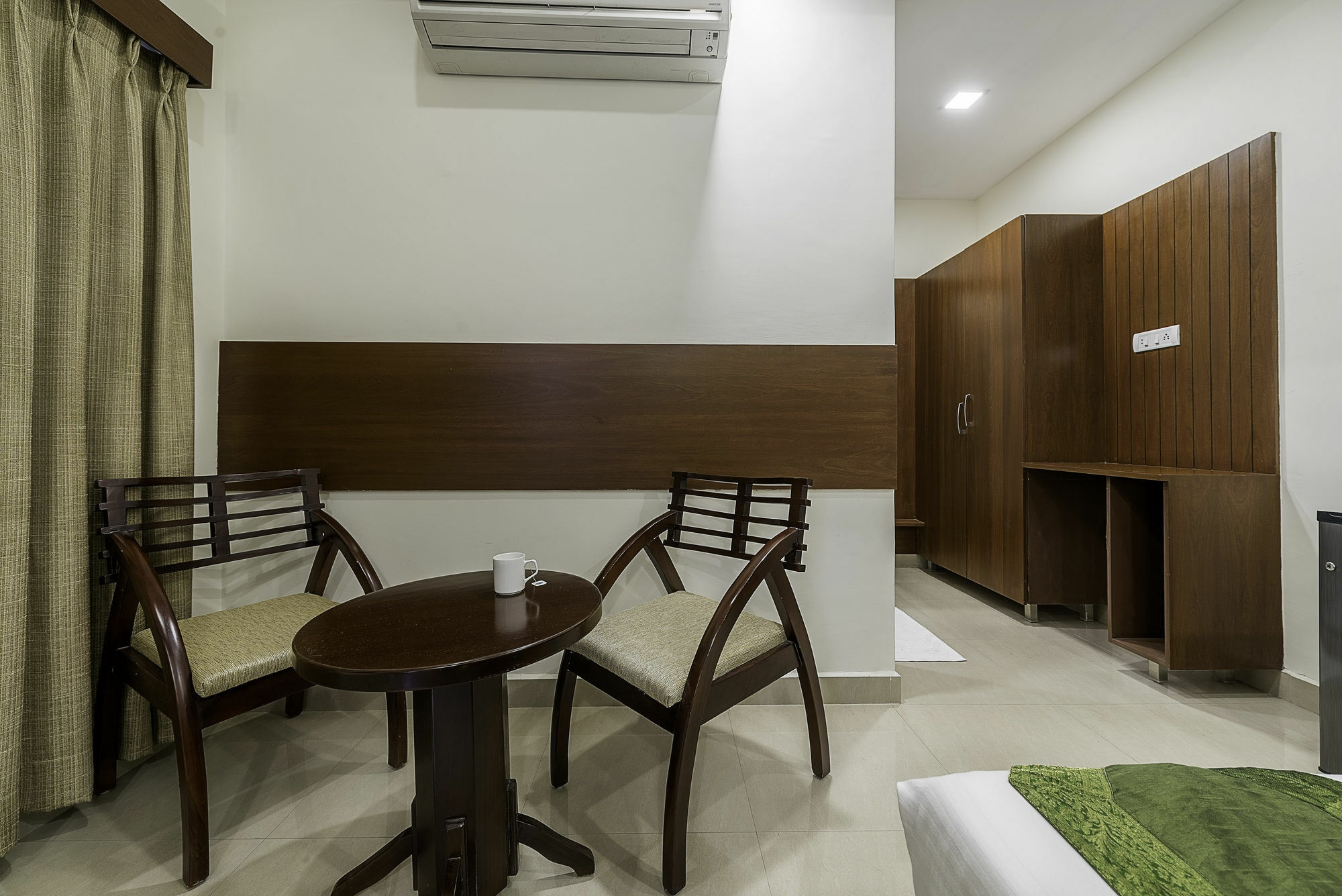 Treebo Trend Hotel Jp Plaza Nampally ไฮเดอราบัด ภายนอก รูปภาพ