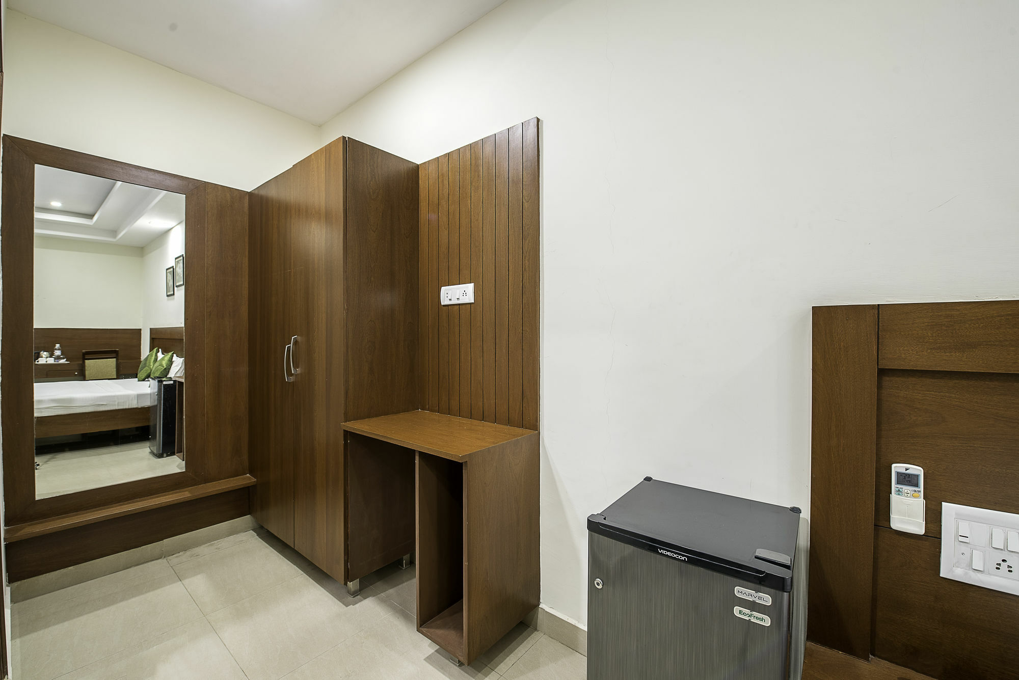 Treebo Trend Hotel Jp Plaza Nampally ไฮเดอราบัด ภายนอก รูปภาพ