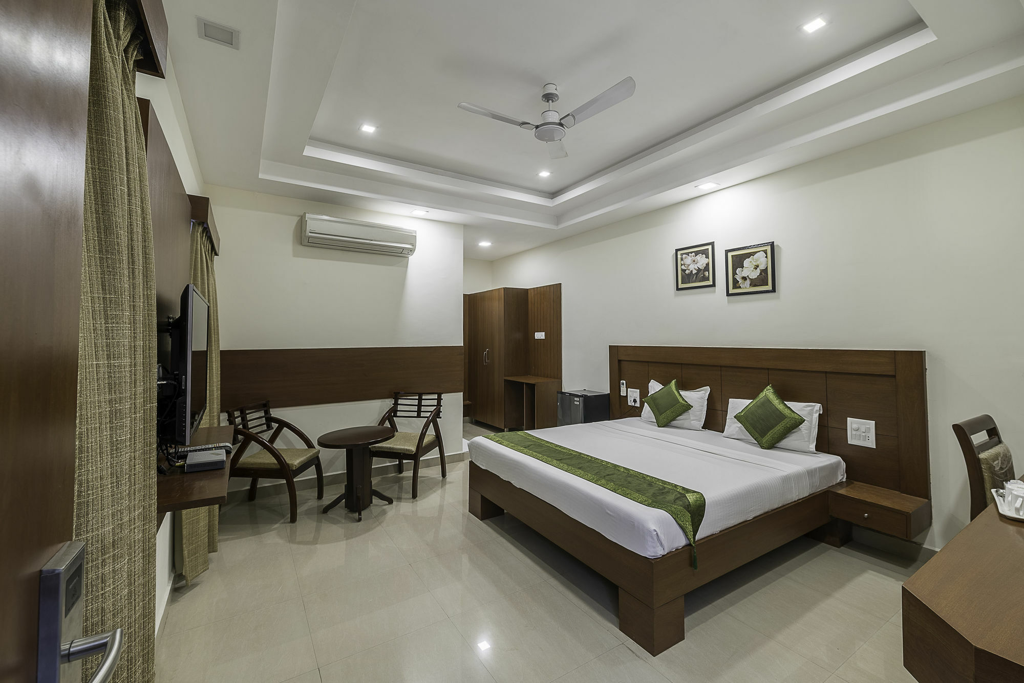 Treebo Trend Hotel Jp Plaza Nampally ไฮเดอราบัด ภายนอก รูปภาพ