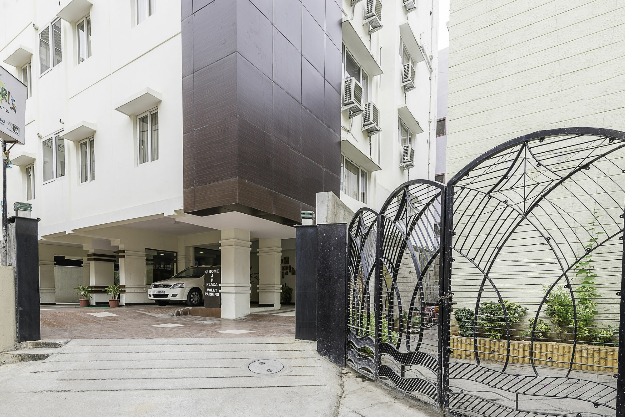 Treebo Trend Hotel Jp Plaza Nampally ไฮเดอราบัด ภายนอก รูปภาพ