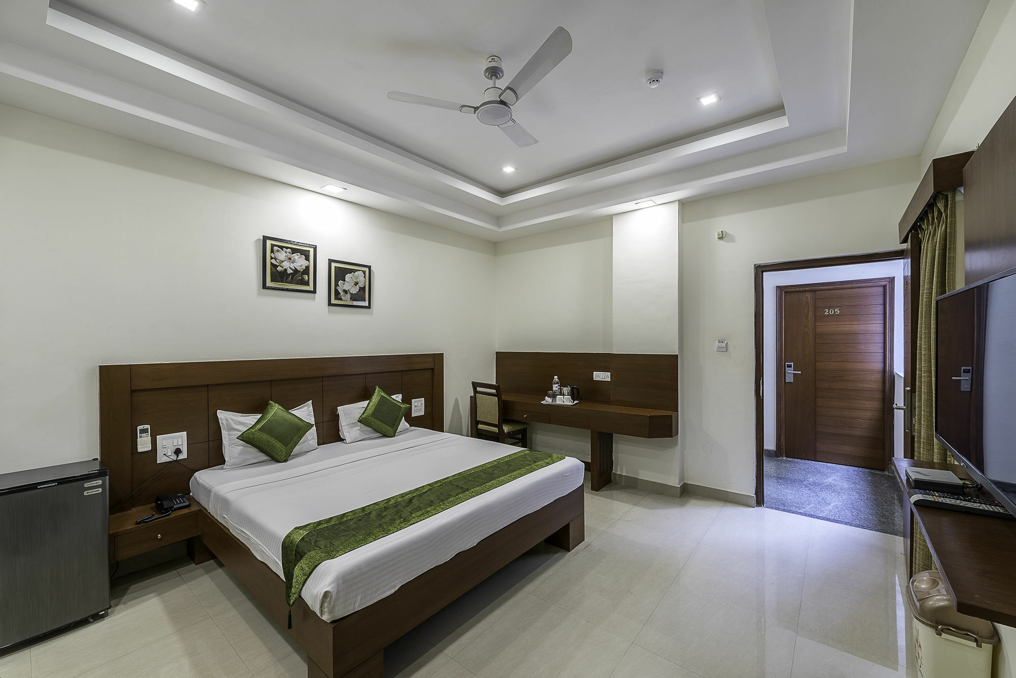 Treebo Trend Hotel Jp Plaza Nampally ไฮเดอราบัด ภายนอก รูปภาพ