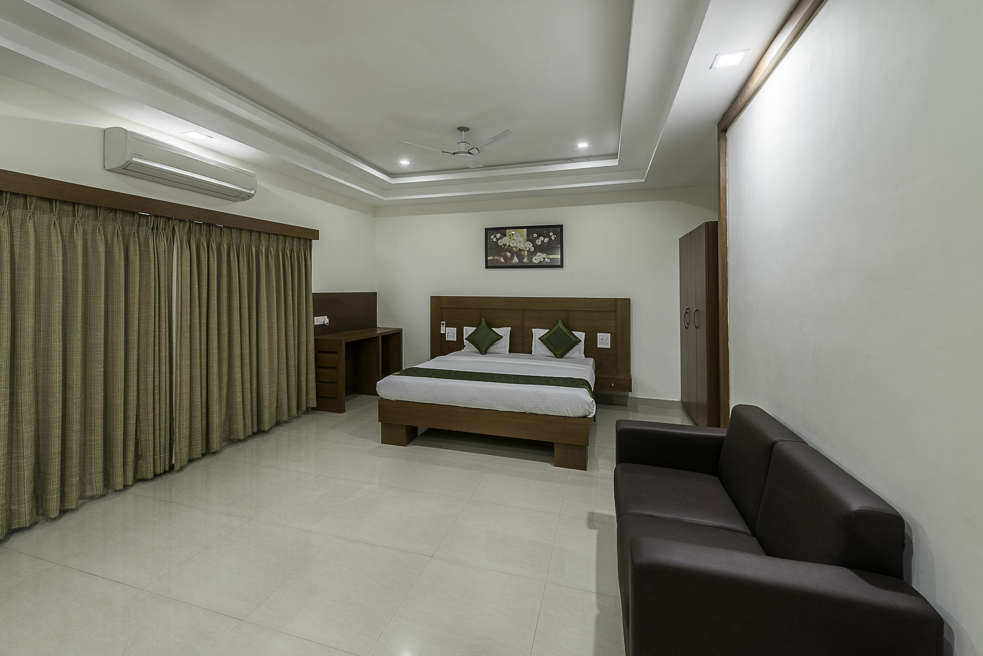 Treebo Trend Hotel Jp Plaza Nampally ไฮเดอราบัด ภายนอก รูปภาพ