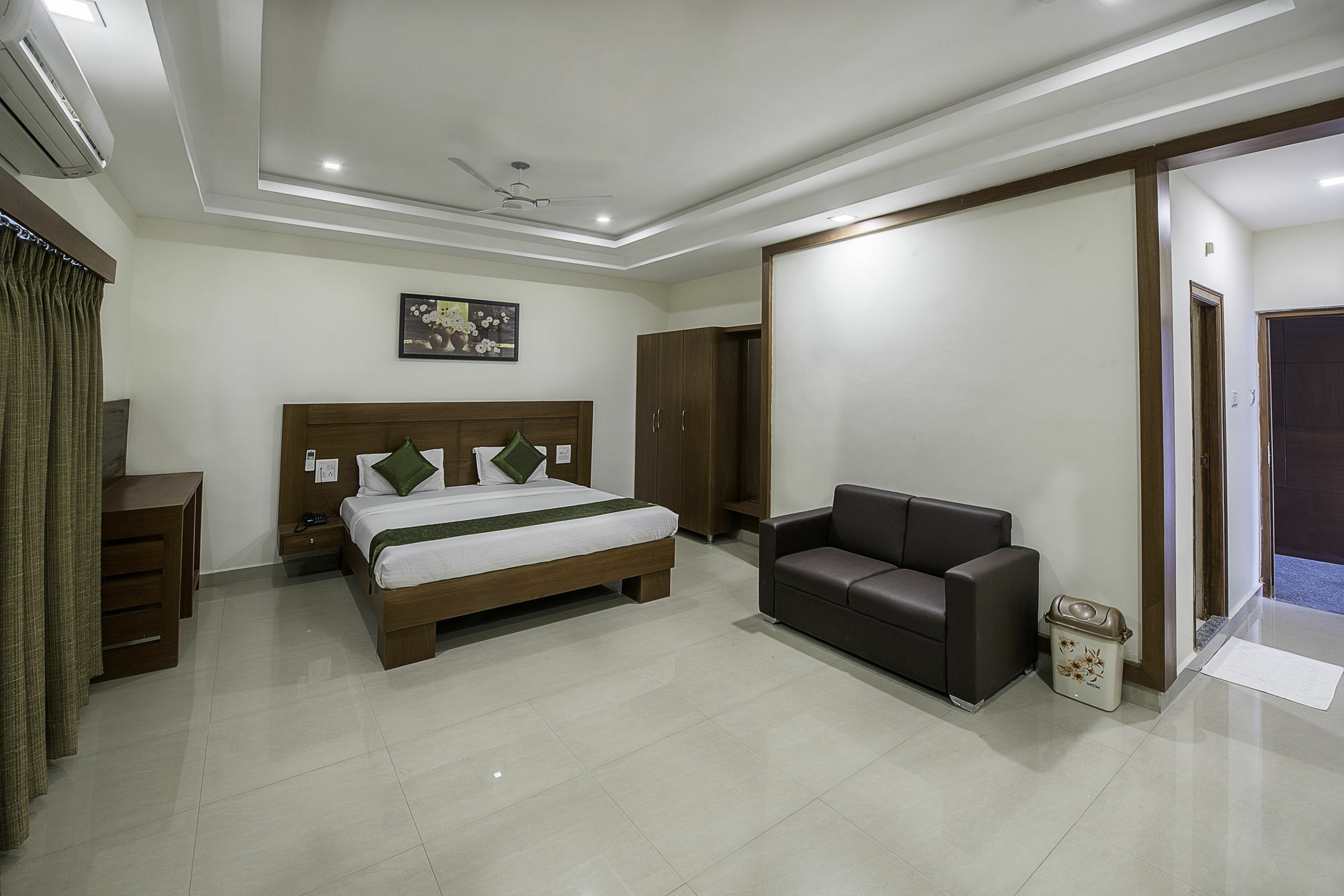 Treebo Trend Hotel Jp Plaza Nampally ไฮเดอราบัด ภายนอก รูปภาพ