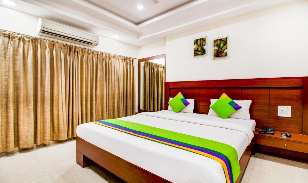 Treebo Trend Hotel Jp Plaza Nampally ไฮเดอราบัด ภายนอก รูปภาพ