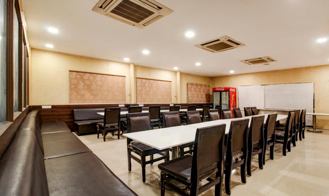 Treebo Trend Hotel Jp Plaza Nampally ไฮเดอราบัด ภายนอก รูปภาพ