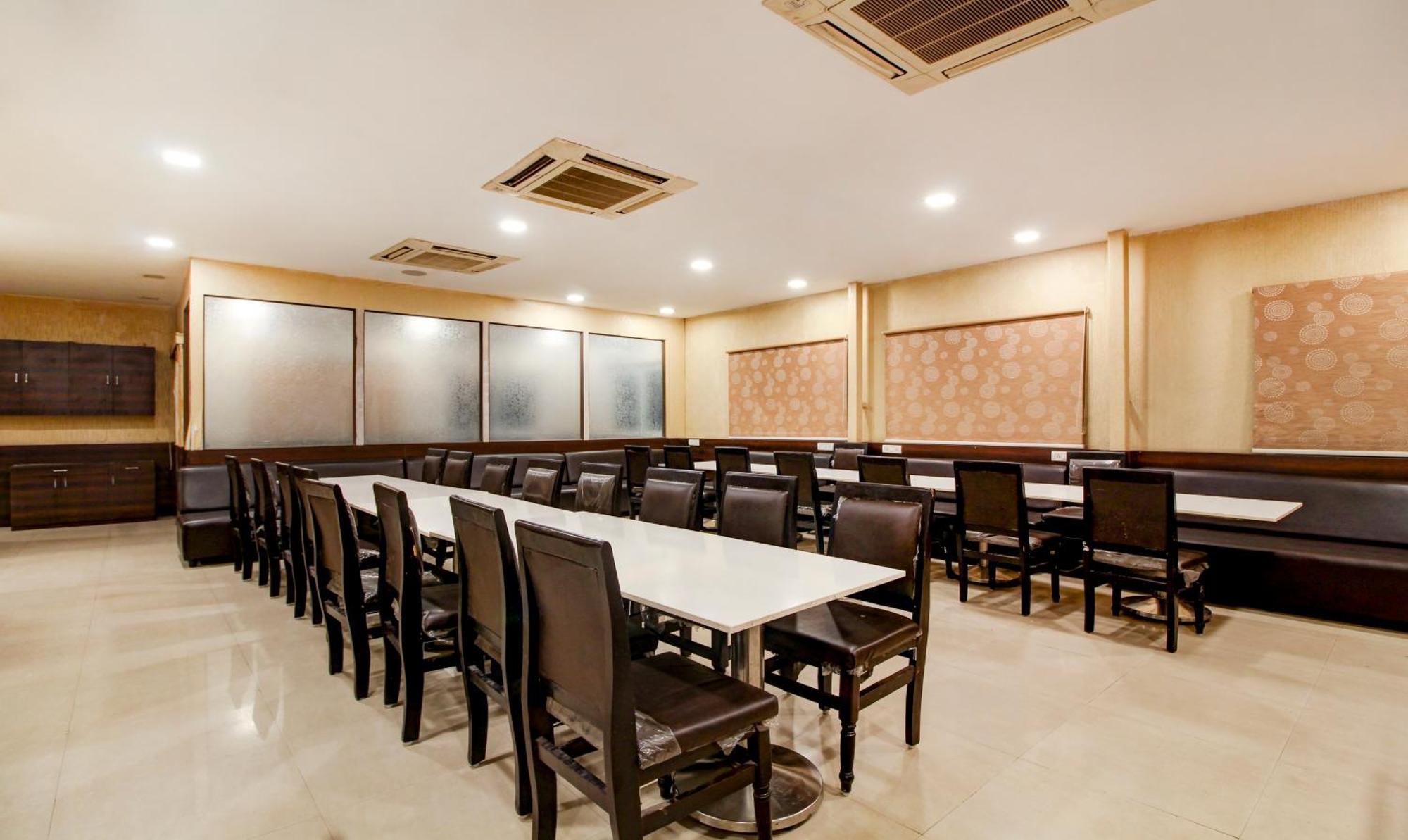 Treebo Trend Hotel Jp Plaza Nampally ไฮเดอราบัด ภายนอก รูปภาพ