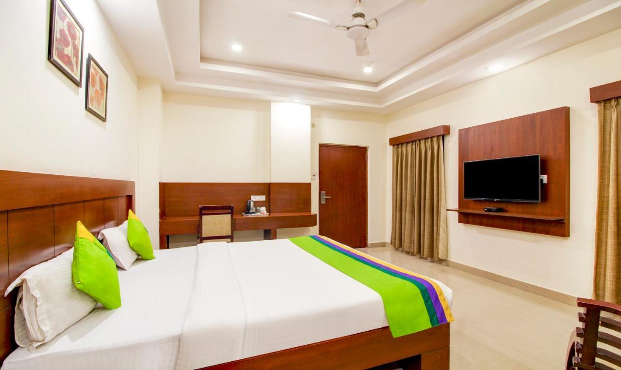 Treebo Trend Hotel Jp Plaza Nampally ไฮเดอราบัด ภายนอก รูปภาพ