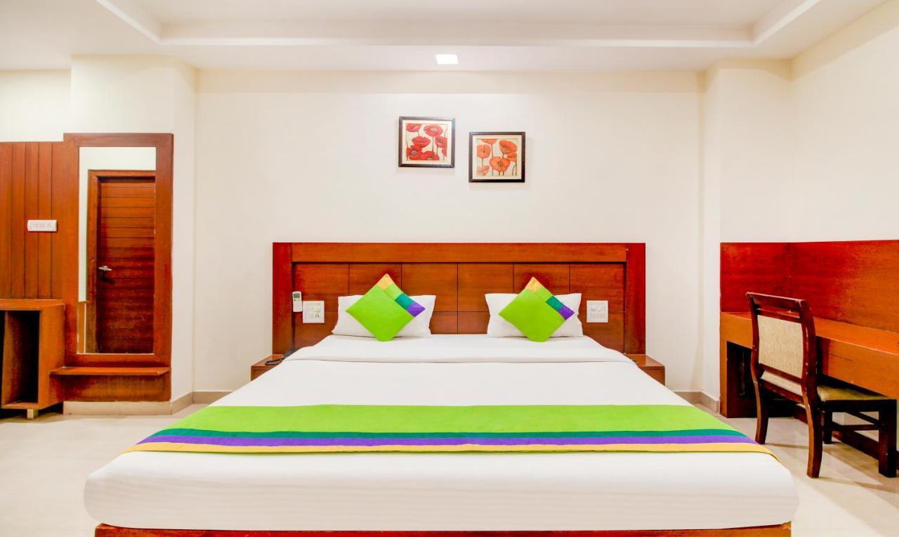 Treebo Trend Hotel Jp Plaza Nampally ไฮเดอราบัด ภายนอก รูปภาพ